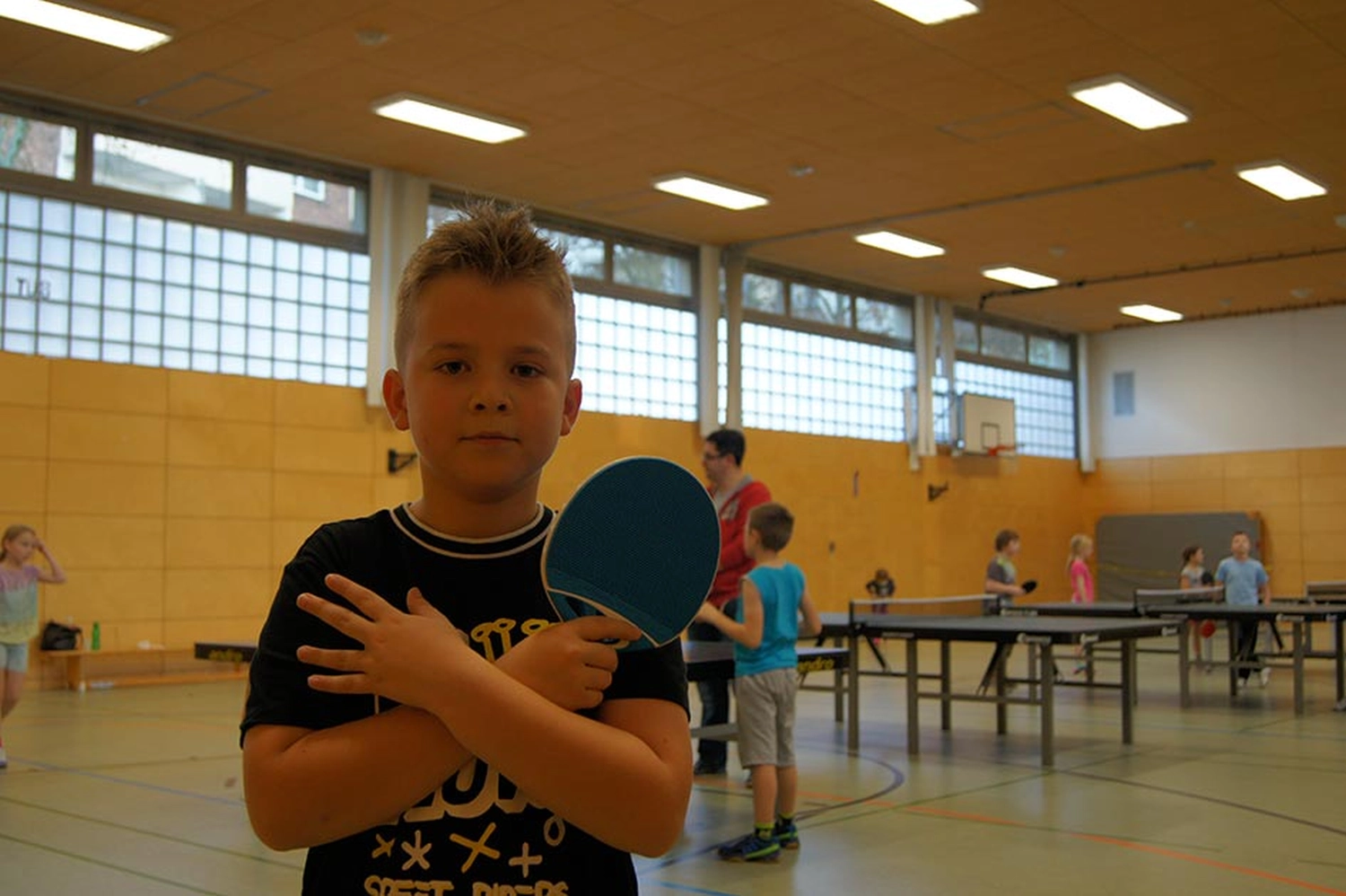 Kinder des Tus Maccabi E.v Düsseldorf spielen Tischtennis