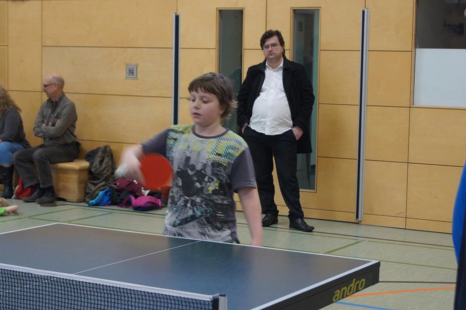Kinder des Tus Maccabi E.v Düsseldorf spielen Tischtennis
